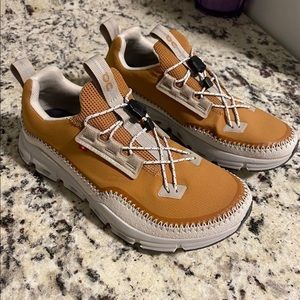 On cloud shoes size 6.5. Great condition. Super comfy! I just never wear them.